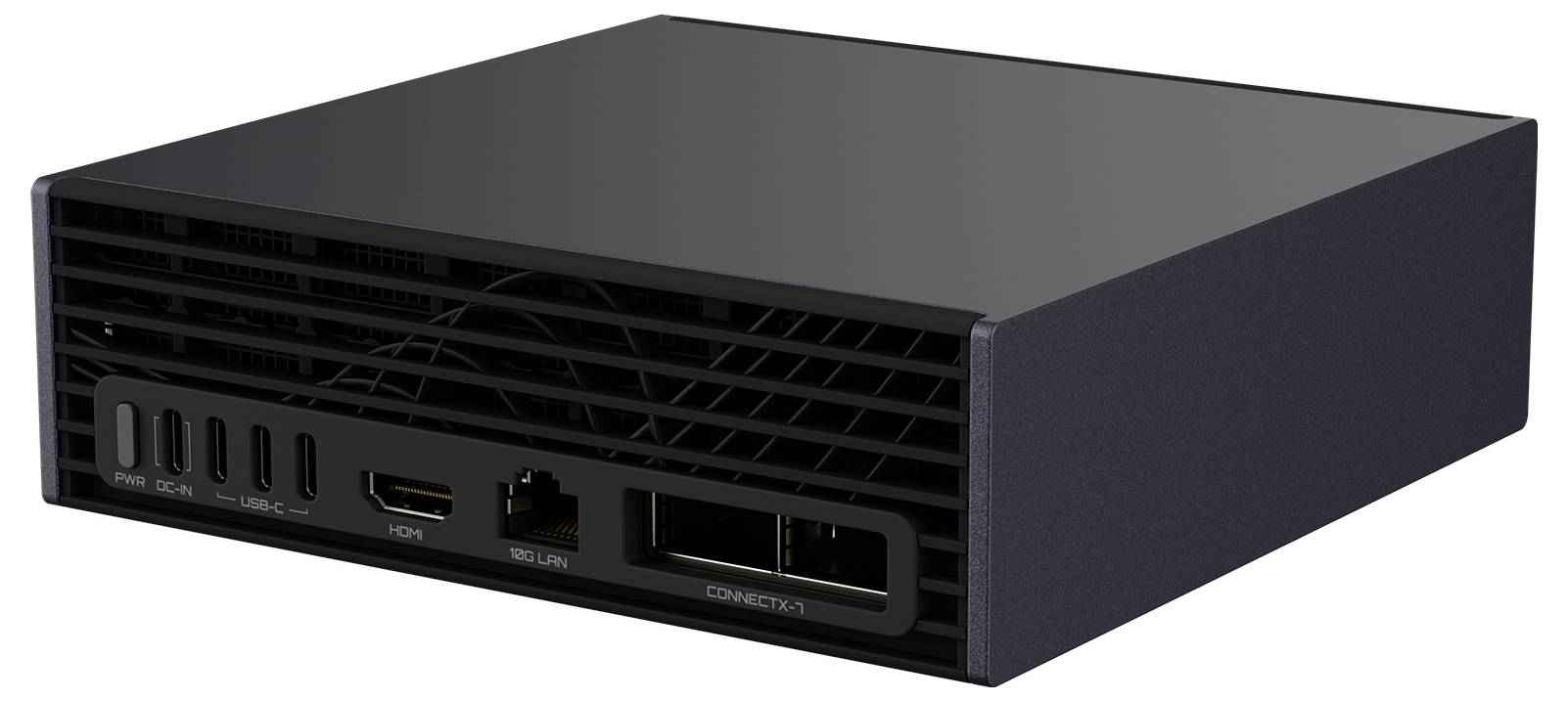 Schwarze rechteckige Computereinheit in Dreiviertelsicht dargestellt, mit vorderen Lüftungsöffnungen und Anschlüssen, darunter USB-C, HDMI, Netzwerk und einen Steckplatz für einen Anschluss.