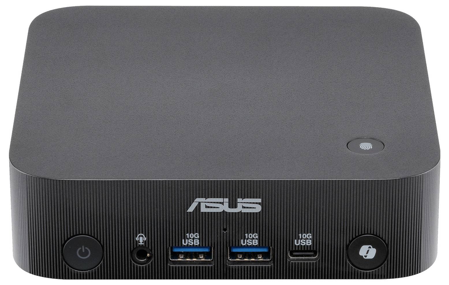 Ein schwarzer ASUS Mini-PC mit Intel NUC-Logo, ausgestattet mit zwei USB-10G-Anschlüssen, einem USB-C-10G-Anschluss und einer Einschalttaste auf der Vorderseite.
