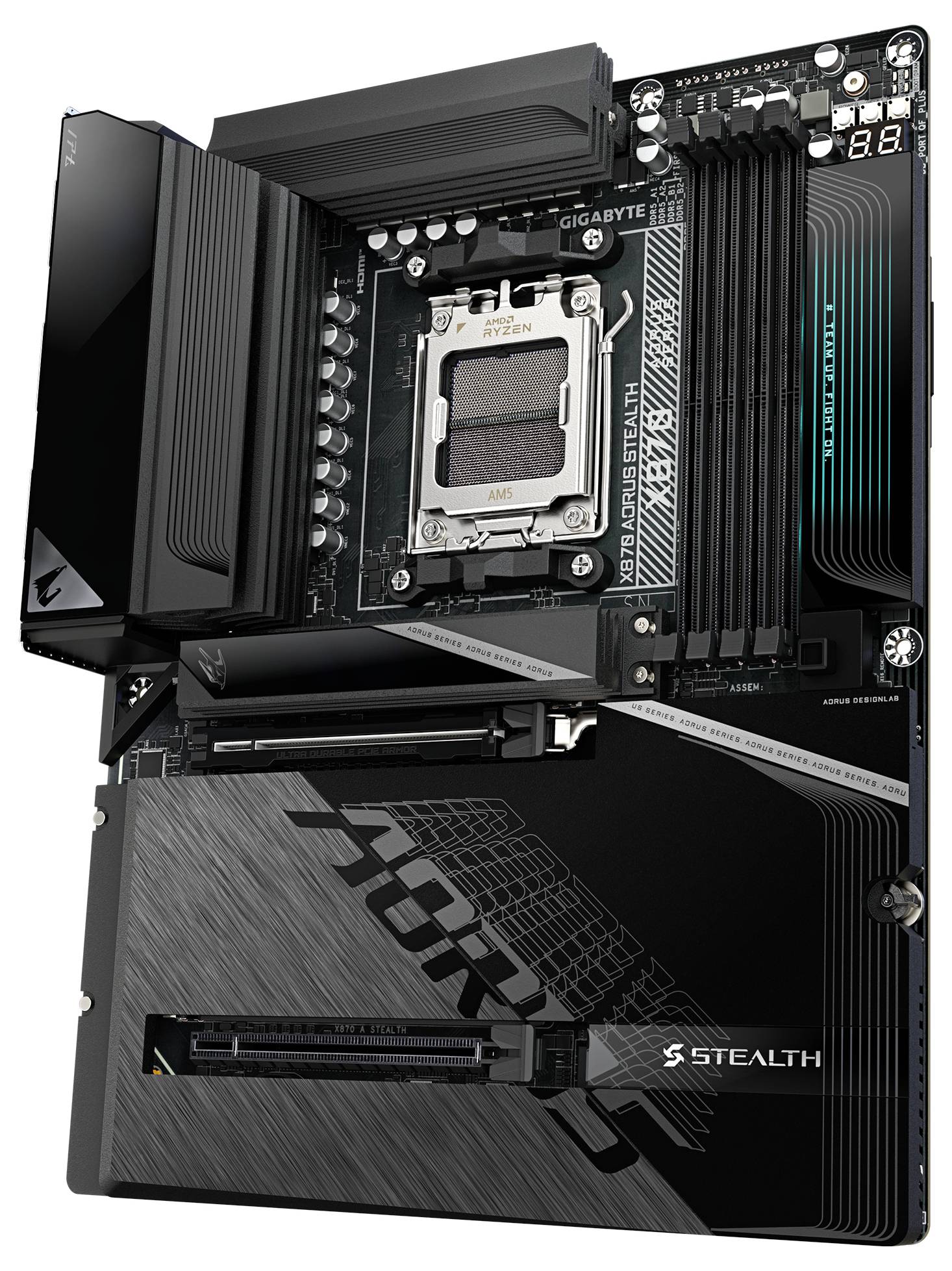 Gaming-PC-Motherboard mit integrierten schwarzen Kühlkörpern und RGB-ähnlichen Akzenten, zeigt einen offenen AMD-Ryzen-CPU-Sockel, Gigabyte-Branding und PCIe-Steckplätze