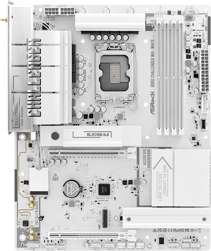 Weiße ASRock Phantom Gaming Motherboard von vorne gezeigt, mit CPU-Sockel, RAM-Steckplätzen, Erweiterungssteckplätzen, Kühlkörpern und I/O-Anschlüssen sichtbar.