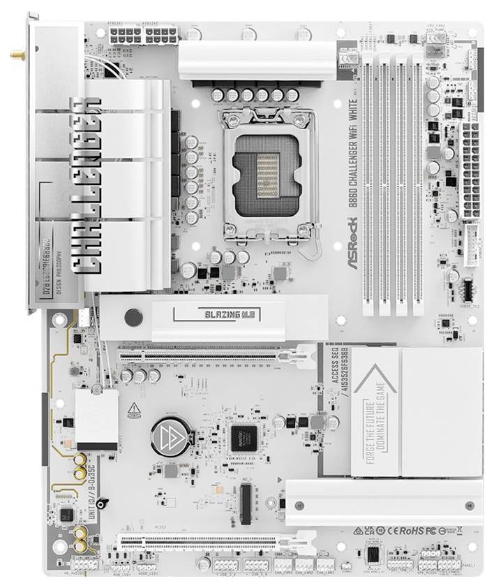 Ein weißes Computer-Motherboard mit beschrifteten Komponenten, einschließlich PCI-Steckplätze, RAM-Steckplätze, einen CPU-Sockel und Kühlkörper, entwickelt für ASRock B660 Challenger.