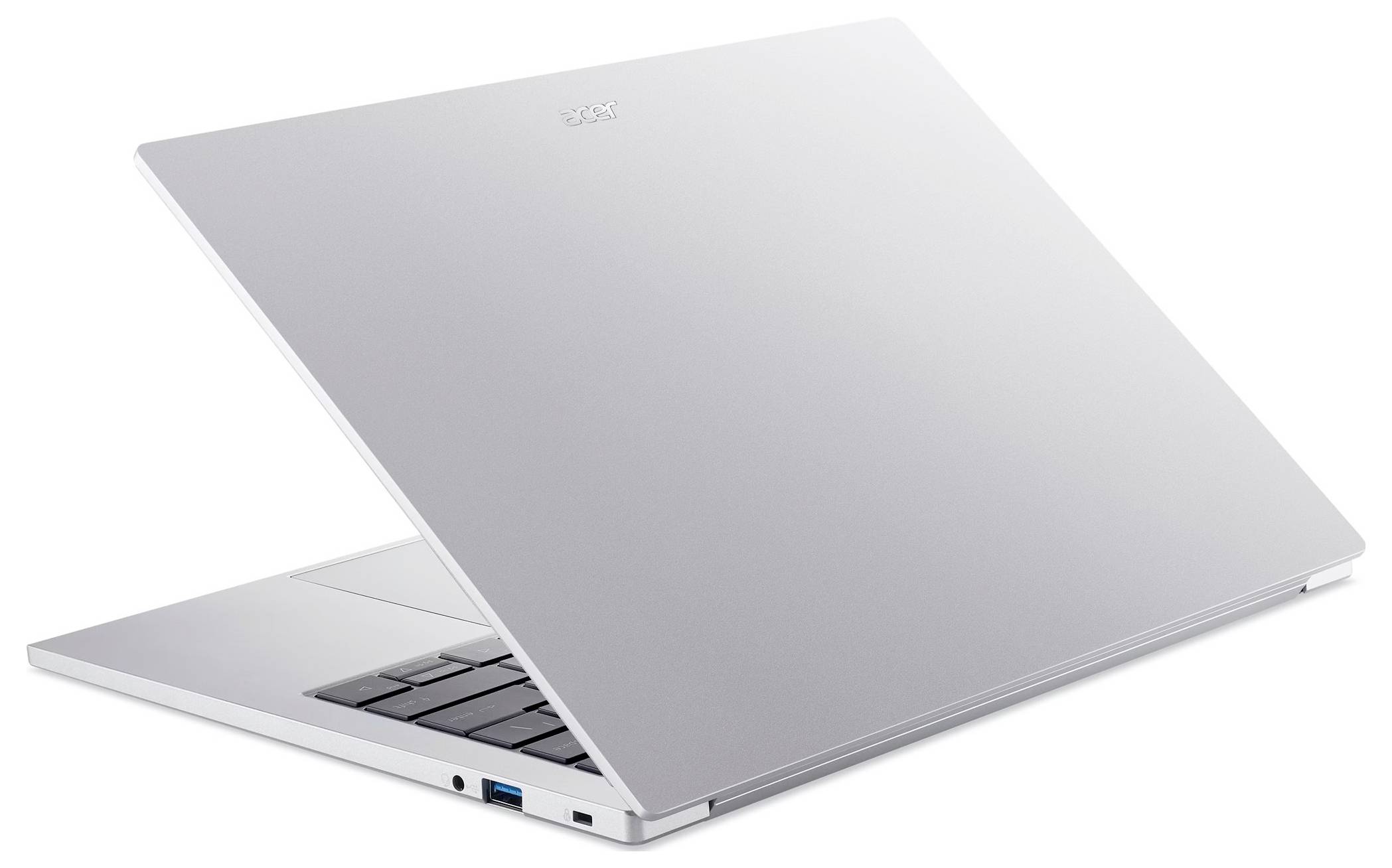 Silberner Laptop, teilweise geöffnet, von der Seite auf weißem Hintergrund gezeigt.