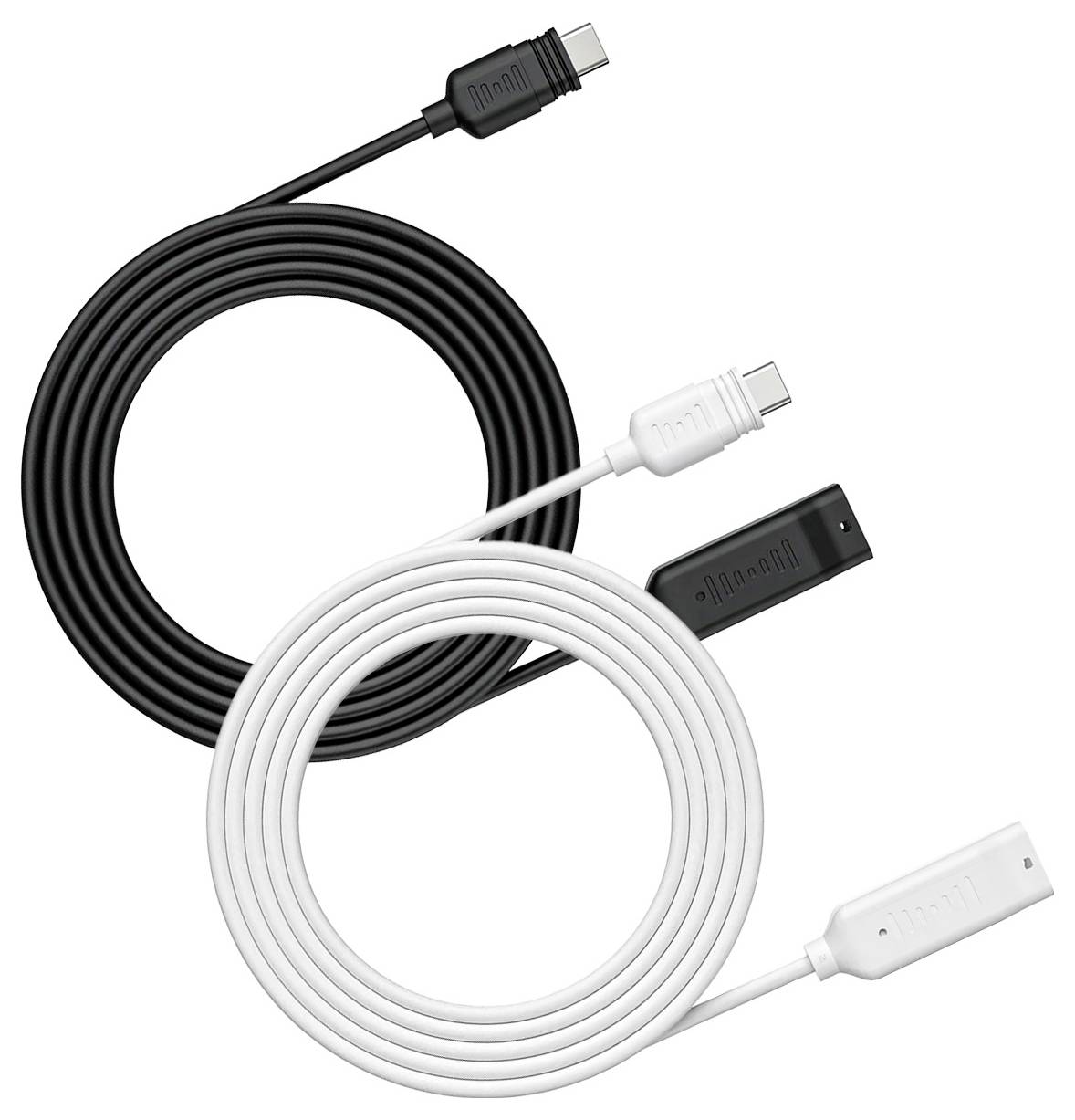 Ein schwarzes und ein weißes USB-C-Ladekabel, ordentlich aufgerollt, zeigt beide Enden mit Steckern und Etiketten.