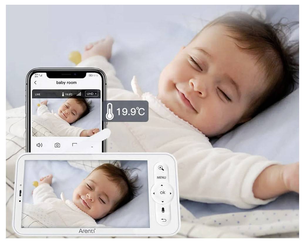 Ein Baby schläft friedlich in einem Kinderbett. Eine Smartphone-App zeigt einen Live-Video-Feed und die Raumtemperatur von 19,9°C vom Babyphone an.
