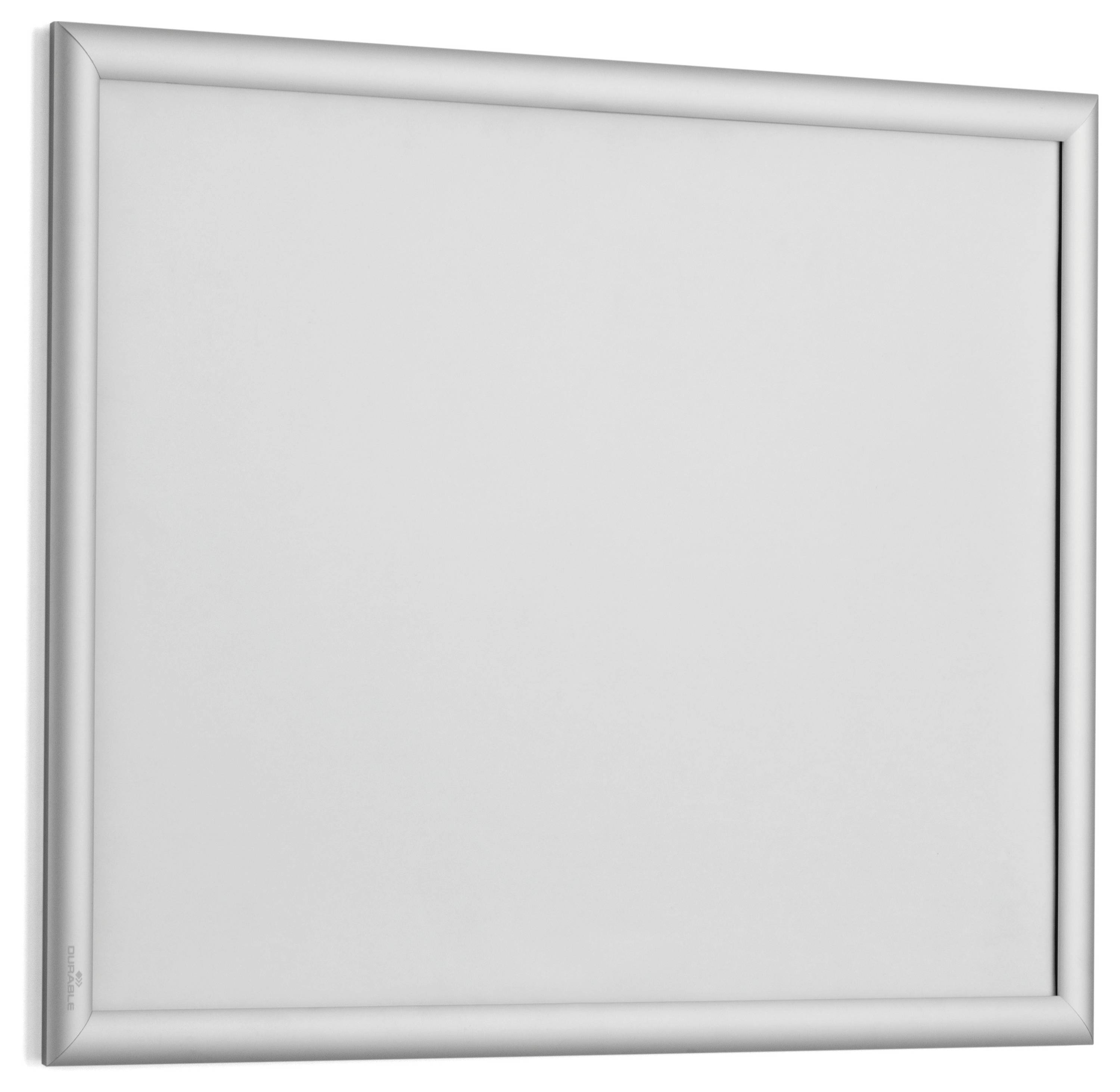 Ein leeres, silbergerahmtes rechteckiges Brett, leicht nach rechts geneigt, mit glatter Oberfläche, geeignet zum Schreiben oder Anzeigen von Inhalten.