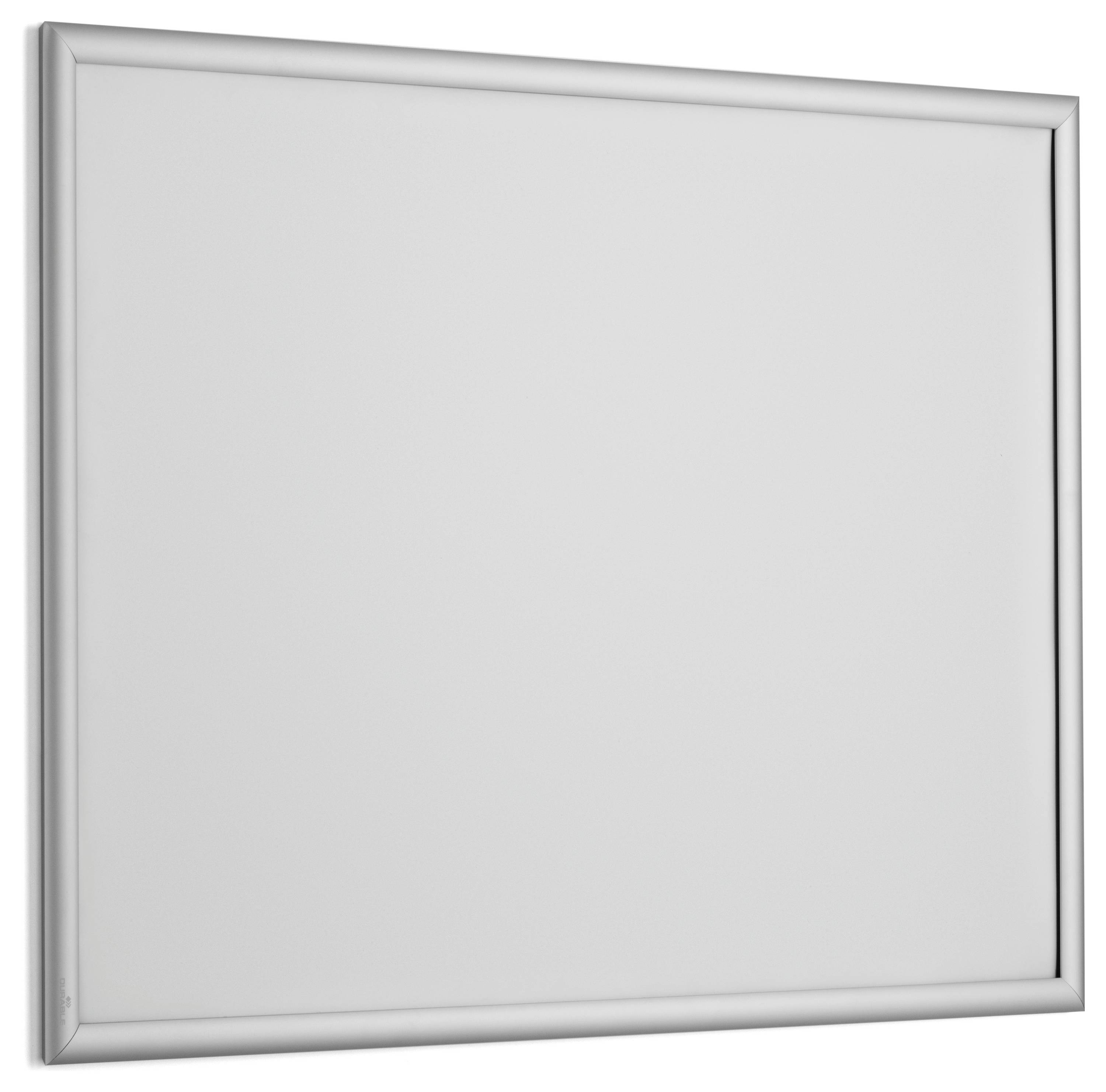 Ein leeres Whiteboard mit silbernem Rahmen, positioniert vor einem schlichten Hintergrund.