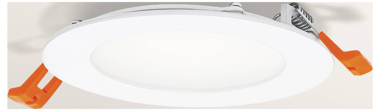 Rundleuchte mit LED-Deckenlampe mit orangefarbenen Installationsclips vor beigem Hintergrund.