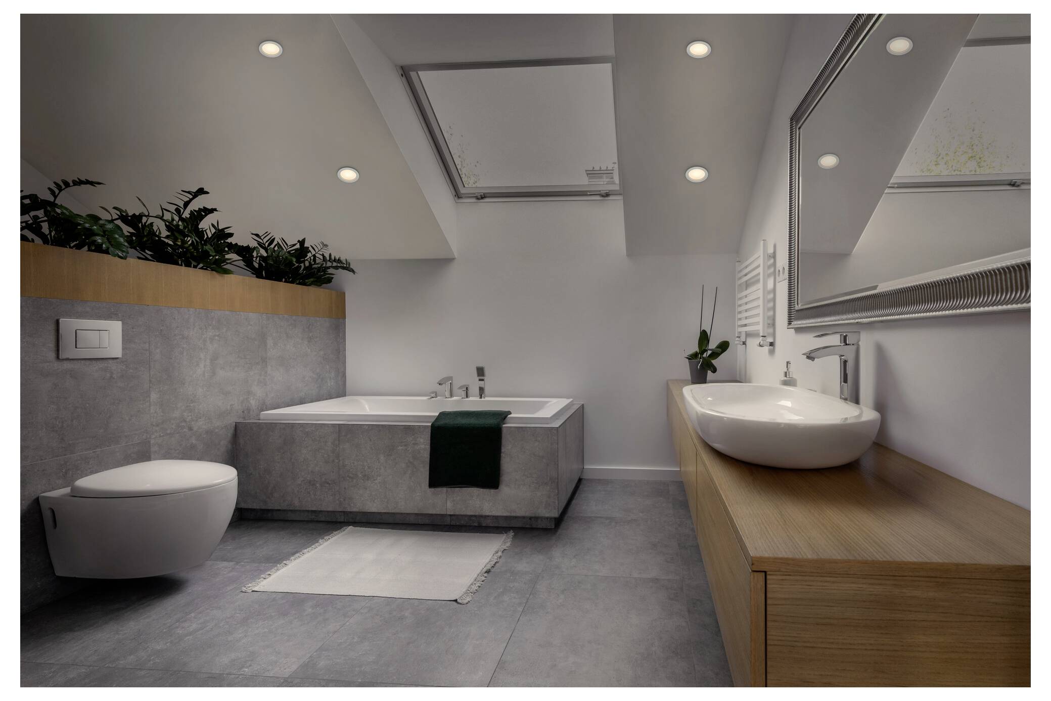 Modernes Badezimmer mit einer großen Badewanne, Pflanzen darüber, einer wandmontierten Toilette, einem hölzernen Waschtisch mit zwei Waschbecken und einem großen Spiegel.