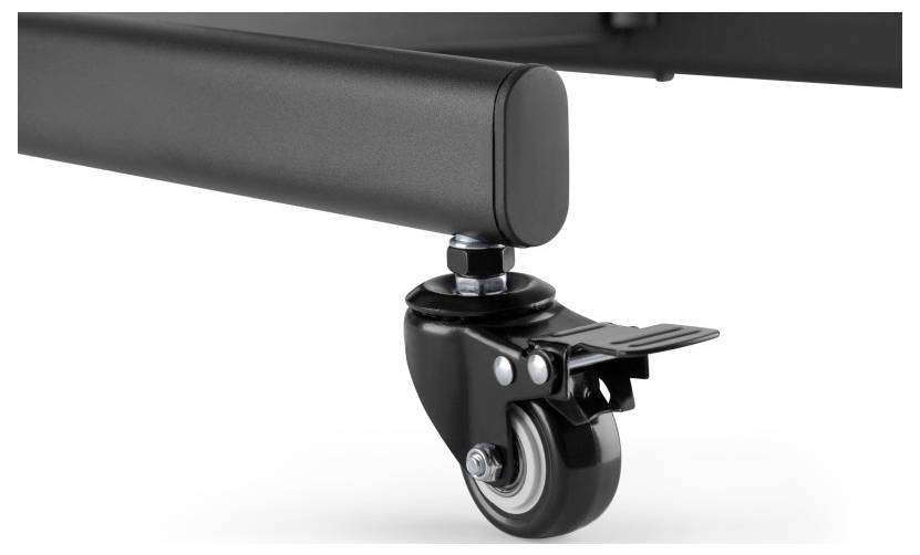 Eine Nahaufnahme eines drehbaren Lenkrads, das an einem Metallrahmen befestigt ist, das seine Konstruktion und Drehfähigkeit demonstriert.