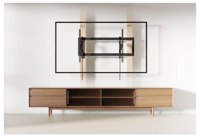 Eine TV-Wandhalterung, die oberhalb einer Holz-Medienkonsole mit Regalfächern installiert ist und gegen eine weiße Wand positioniert wird.