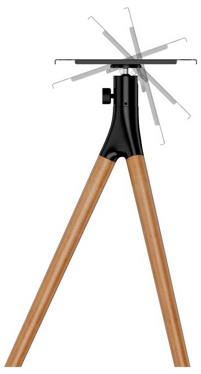 Ein Stativ mit einem schwarzen verstellbaren Kopf und Holzbeinen, das mehrere Neigungswinkel des Kopfes zeigt.