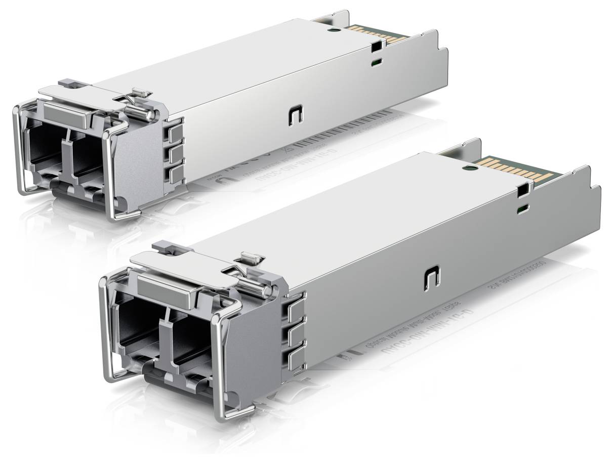 Zwei SFP-Transceiver-Module mit grauen Metallgehäusen nebeneinander positioniert, verwendet zum Verbinden von Netzwerkgeräten.