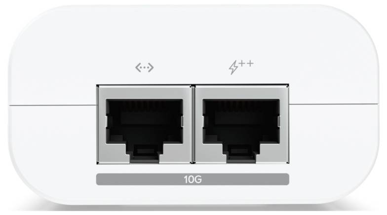 Zwei SFP-Module mit metallischen Gehäusen und Barcode-Etiketten, entwickelt für Netzwerkverbindungen.