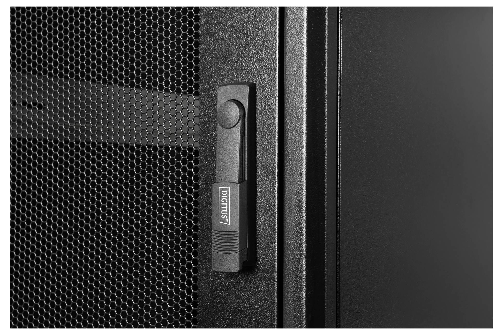 Schwarze Server-Schrankür der Marke 