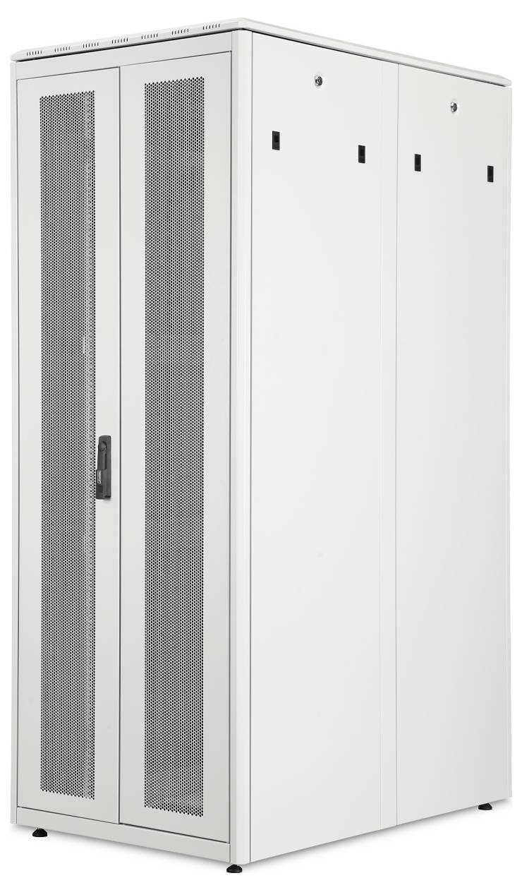 Hohes weißes Serverrack mit Gittertüren an der Vorderseite und schwarzem Griff, das zur Unterbringung und Organisation von elektronischen Geräten konzipiert ist.