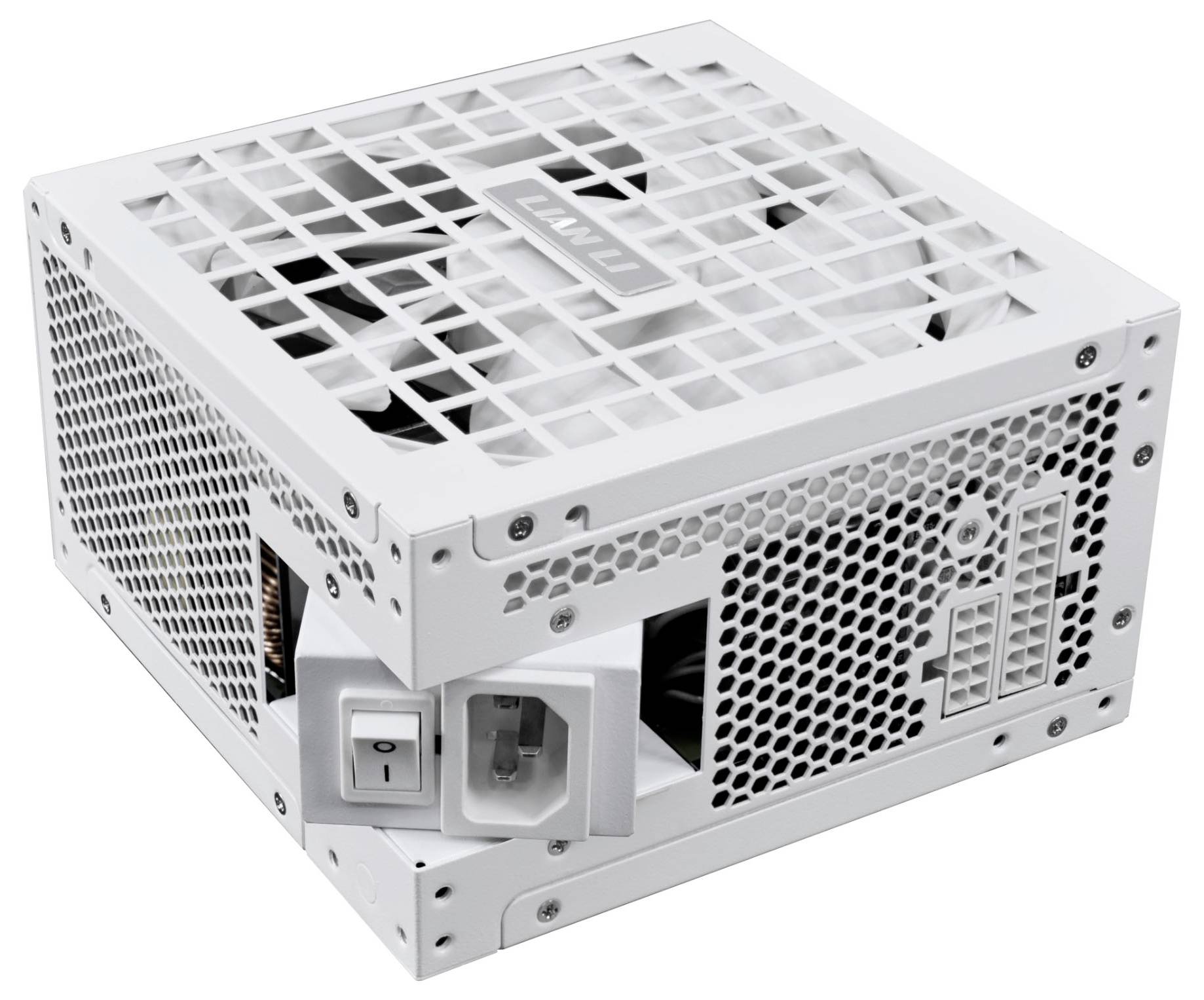 Eine weiße Computernetzteileinheit mit einem Lüfter oben und mehreren Belüftungslöchern, mit einem Ein-/Ausschalter und einer Stromeingangsbuche.