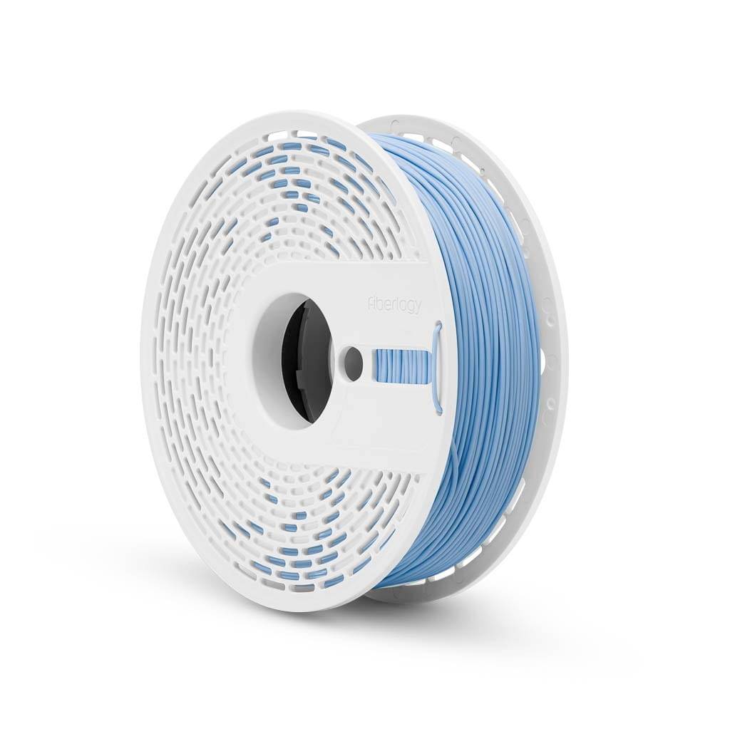 Weiße Spule aus blauem 3D-Druckfilament auf einfachem Hintergrund.