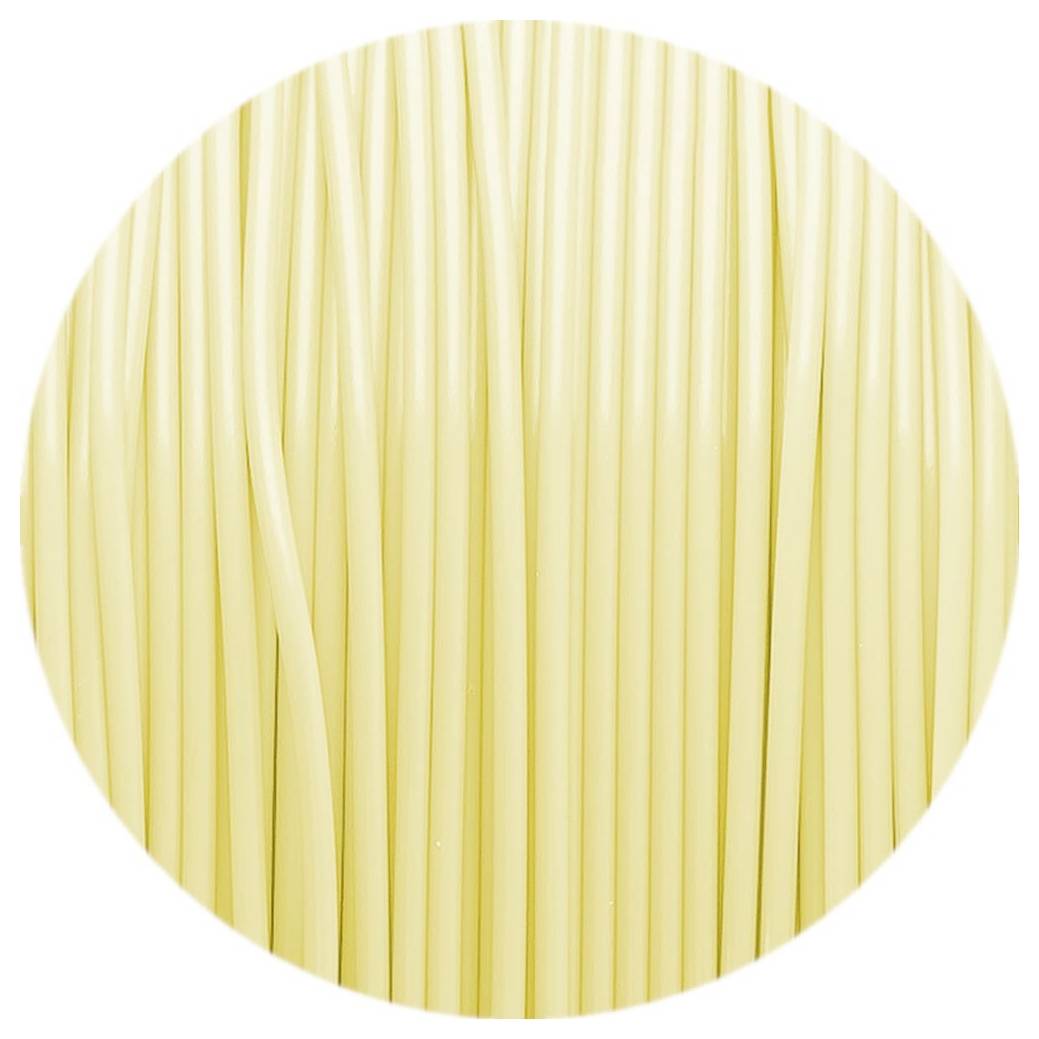 Nahaufnahme von blassgelben ungekochten Spaghetti-Strängen, die vertikal in einem gerundeten Rahmen angeordnet sind.