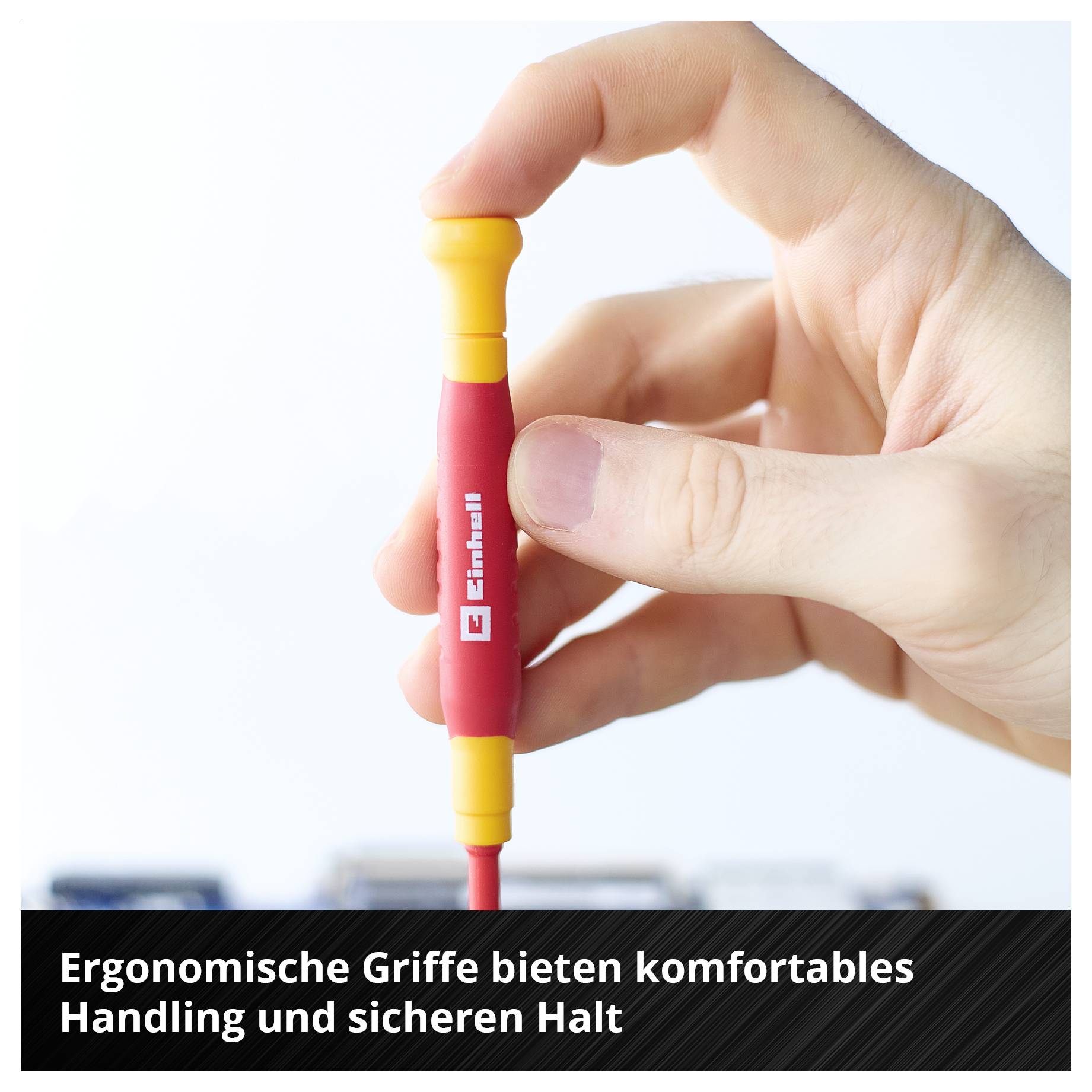 Hand hält einen roten Schraubendreher mit gelbem Griff; unten steht: 'Ergonomische Griffe bieten komfortables Handling und sicheren Halt'.