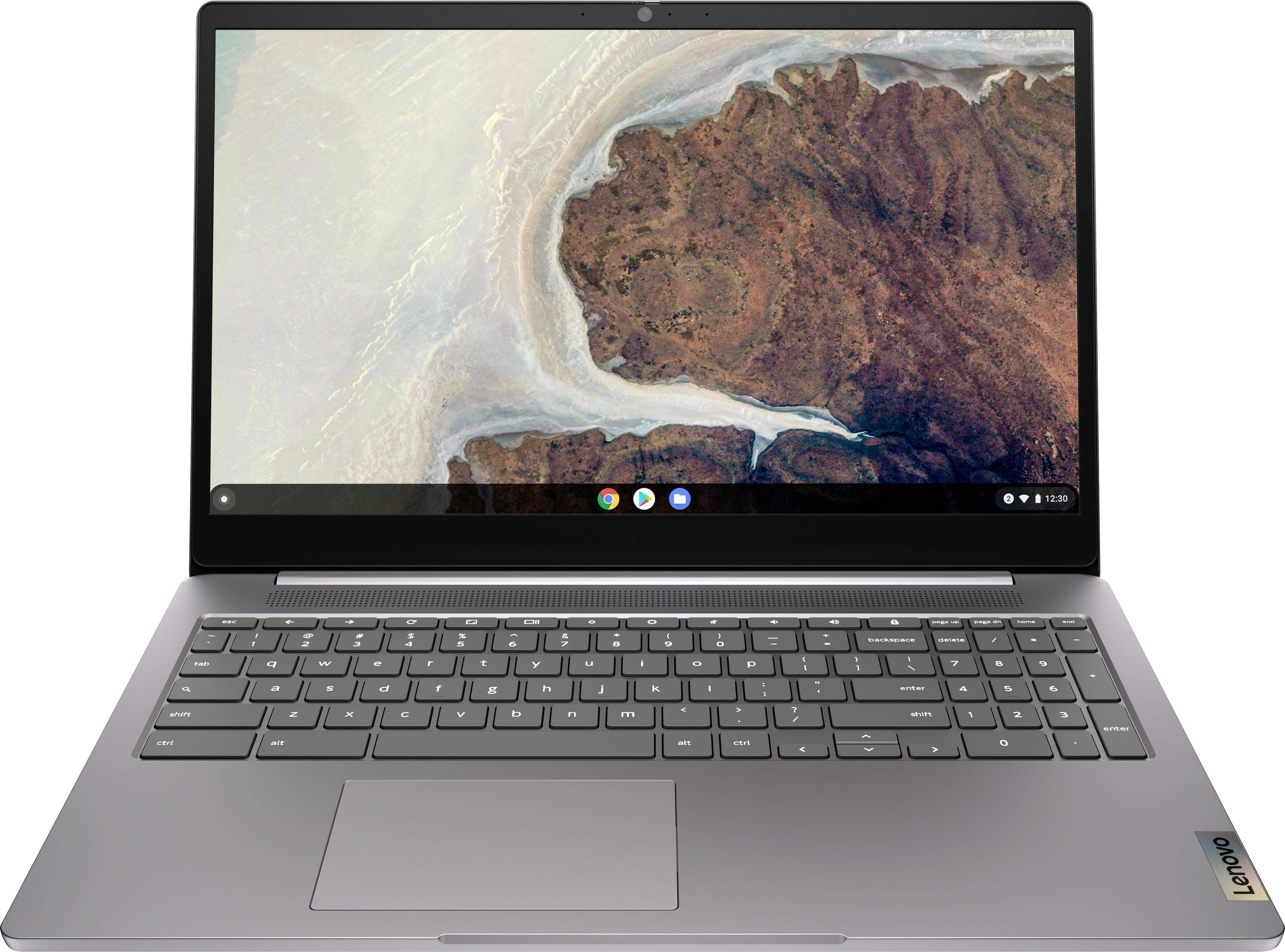 Ein Laptop zeigt eine Luftaufnahme einer rauen Küstenlinie auf seinem Bildschirm. Das Gerät ist geöffnet und zeigt eine vollständige Tastatur und ein Touchpad.