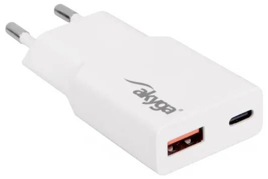 Ein weißes USB-Wandladegerät mit einem Standard-USB-Anschluss und einem USB-C-Anschluss, mit der Marke 