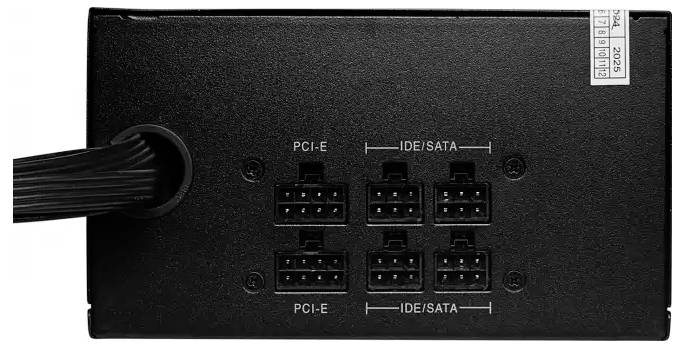 Eine Stromversorgungseinheit mit sechs Anschlussports, die mit „PCI-E