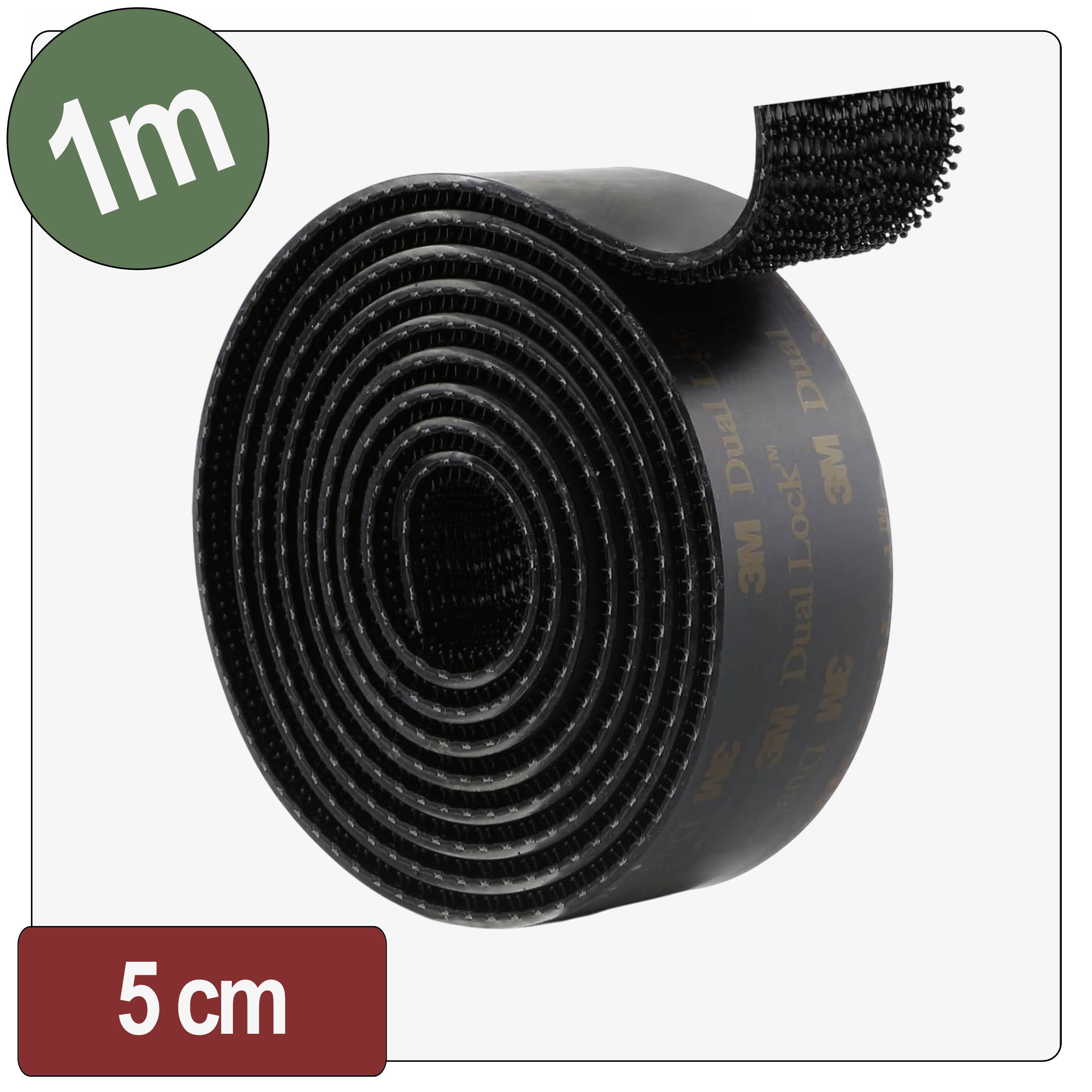 Rolle schwarzes 3M Dual Lock Klett- und Flauschband, 1 Meter lang, 5 cm breit, an einem Ende teilweise abgerollt gezeigt.