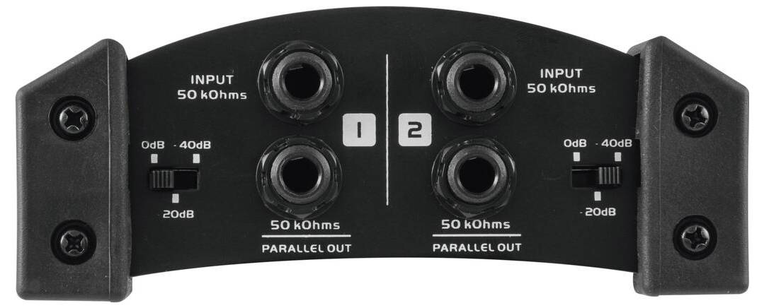 Audiogerät mit vier Eingangsanschlüssen, jeder gekennzeichnet mit Eingang 50 kOhm, zwei parallele Ausgangsanschlüsse und Schalter für 0dB, -20dB und -40dB.