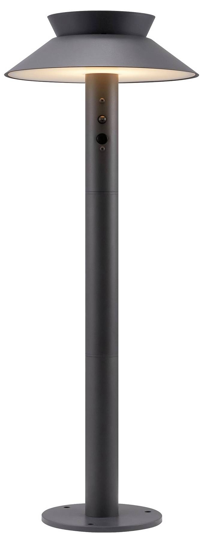 Eine elegante, moderne Stehlampe mit einem breiten Schirm und einem schlanken Ständer, oben beleuchtet.