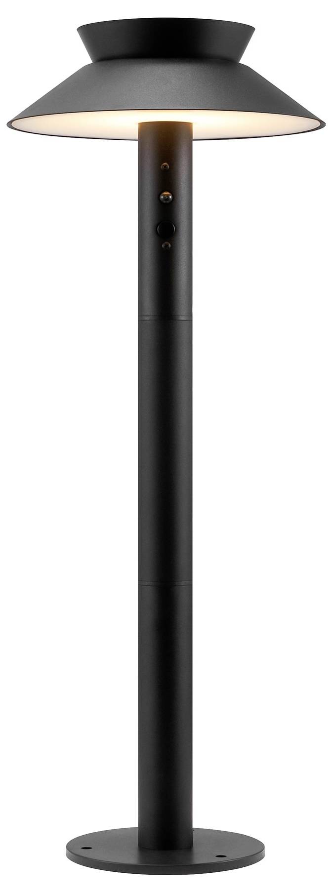 Ein eleganter schwarzer Außenlampenpfahl mit modernem, minimalistischem Design und einem breiten, konischen Schirm, der Umgebungslicht nach unten abgibt.