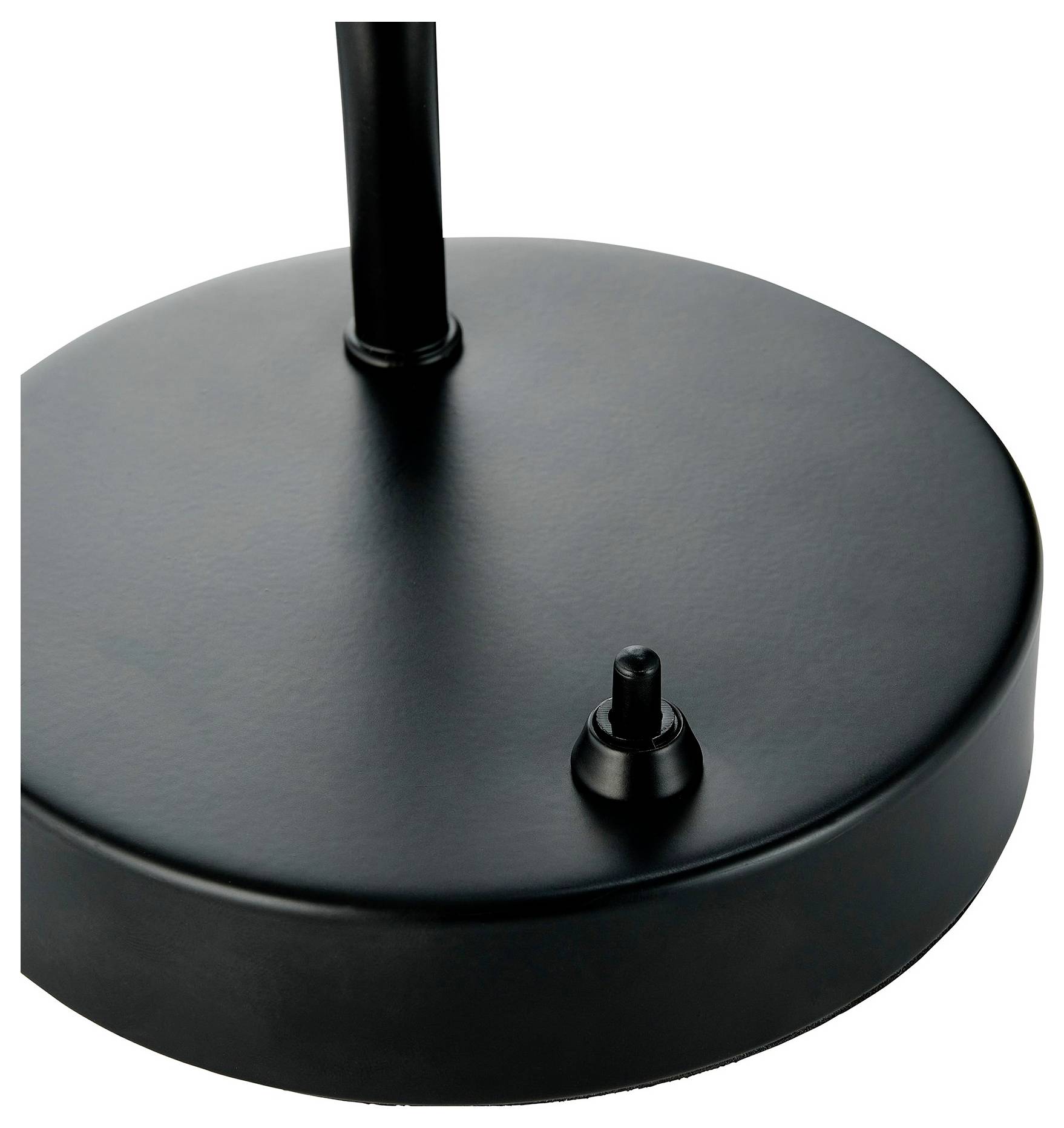 Eine schwarze, runde Lampenfuß mit einem kleinen Schalter auf einer Seite, geeignet zur Unterstützung einer Stehleuchte oder Tischleuchte.