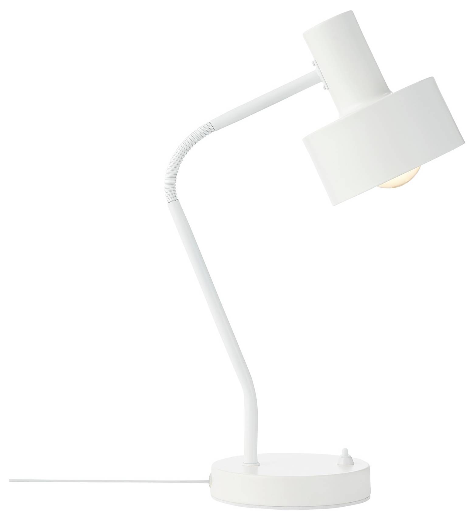 Eine schlanke, moderne weiße Schreibtischlampe mit verstellbarem Arm und zylindrischem Schirm auf einer kreisförmigen Basis, positioniert auf einer ebenen Fläche.