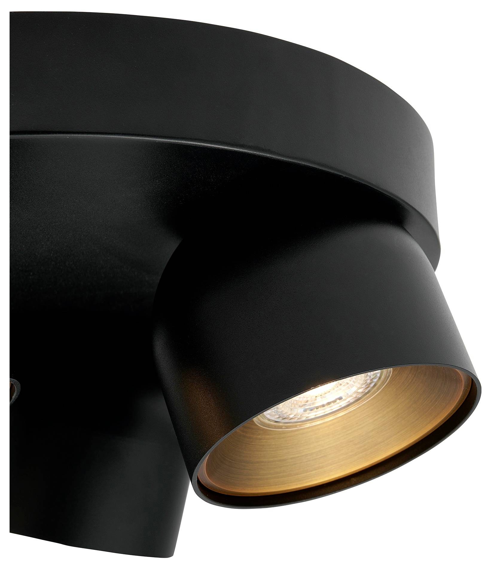 Eine Nahaufnahme eines modernen, schwarzen Deckenspots mit einer einzelnen Glühbirne, die warmes Licht ausstrahlt, geeignet für fokussierte Beleuchtung.