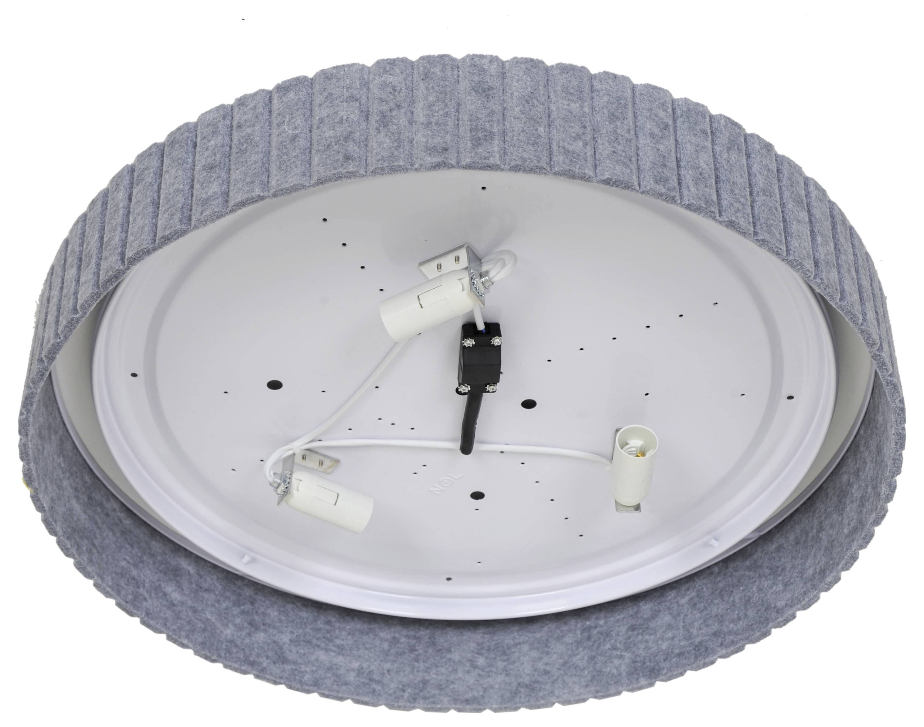 Ein graues, kreisförmiges Deckenleuchten-Einbaugehäuse ohne Glühbirnen, mit sichtbarer innerer Verkabelung und Metallhalterungen, von unten betrachtet.