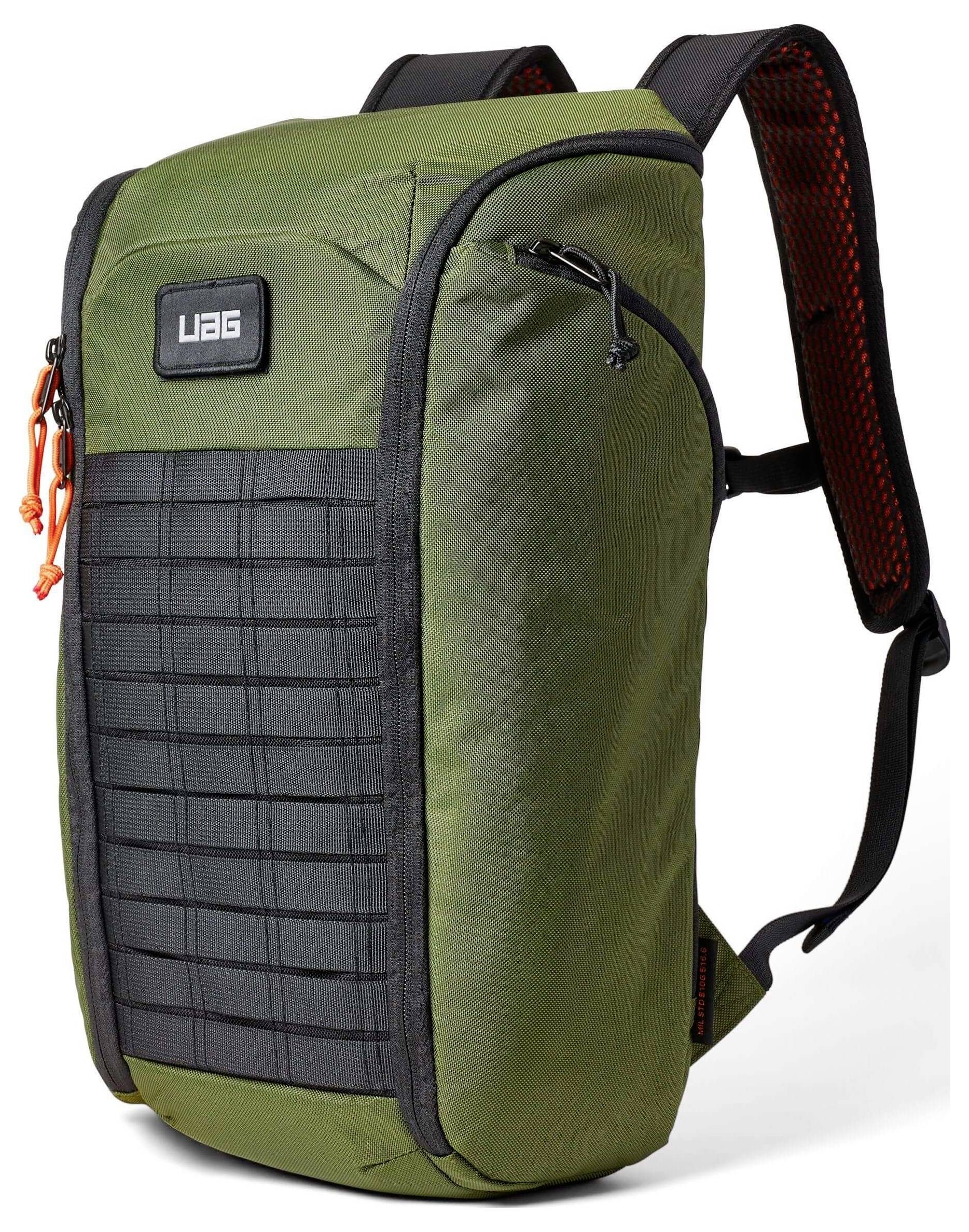Ein grüner und schwarzer Rucksack mit robustem Design, ausgestattet mit einer vorderen Reißverschlusstasche, verstellbaren Trägern und einem orangefarbenen Zugleinen.