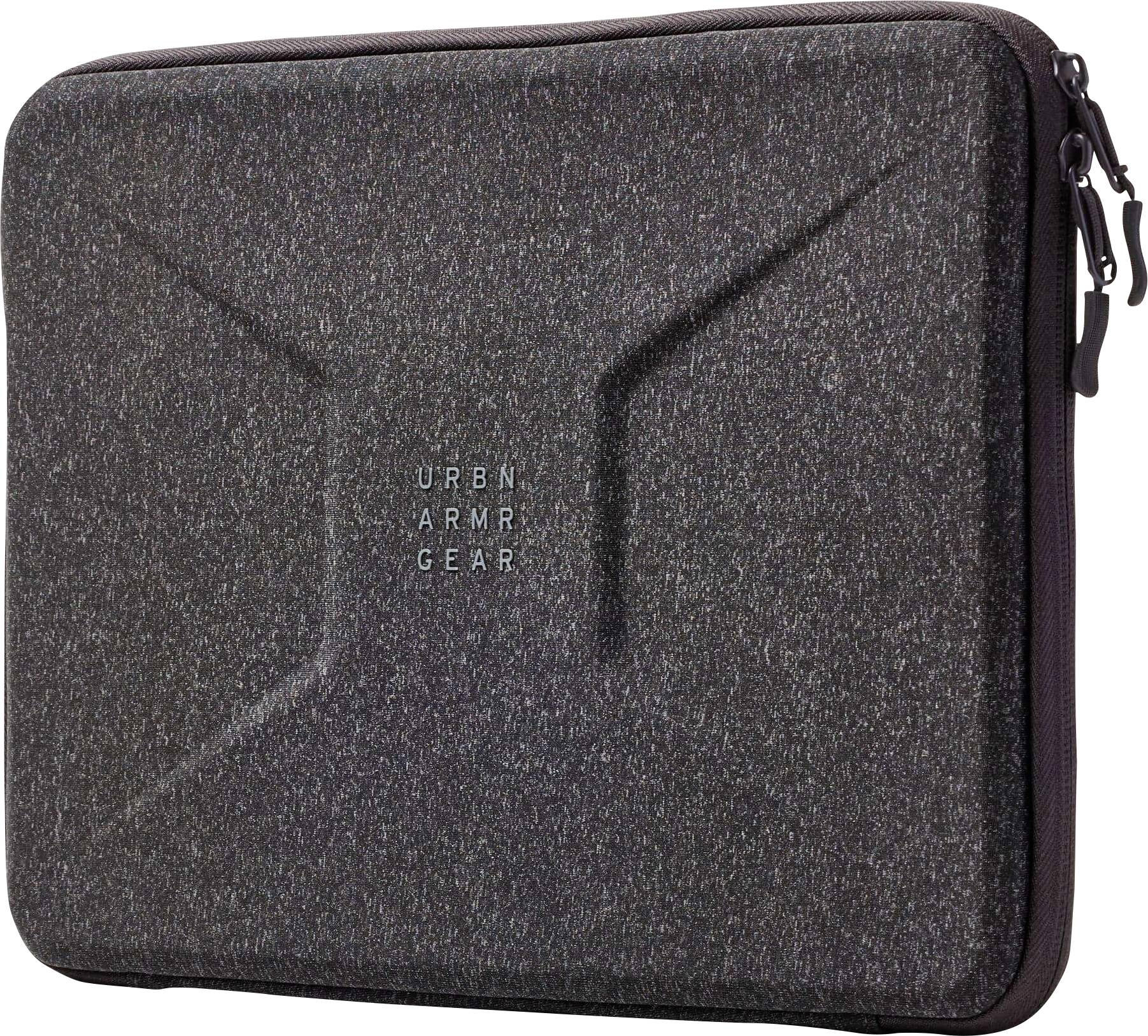 Ein schwarzer Schutzkoffer mit strukturierter Oberfläche, der zum Halten und Schutz eines Laptops entwickelt wurde, verfügt über einen Reißverschluss für sichere Aufbewahrung.