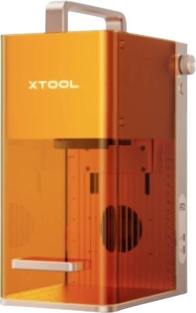 Orange xTool Lasergravierer oder -schneider mit transparenter Frontabdeckung und oberem Griff, gezeigt in einer produktstilisierten Ansicht.