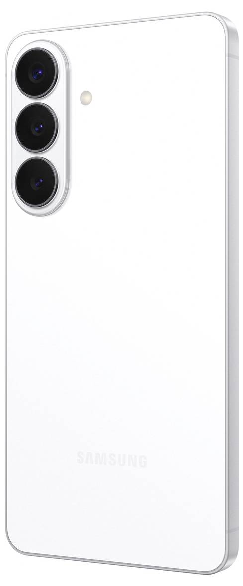 Ein blauer Stromstecker mit einer Schutzkappe und drei runden Löchern ist an einem schwarzen Kabel befestigt und wird für industrielle Stromverbindungen verwendet.