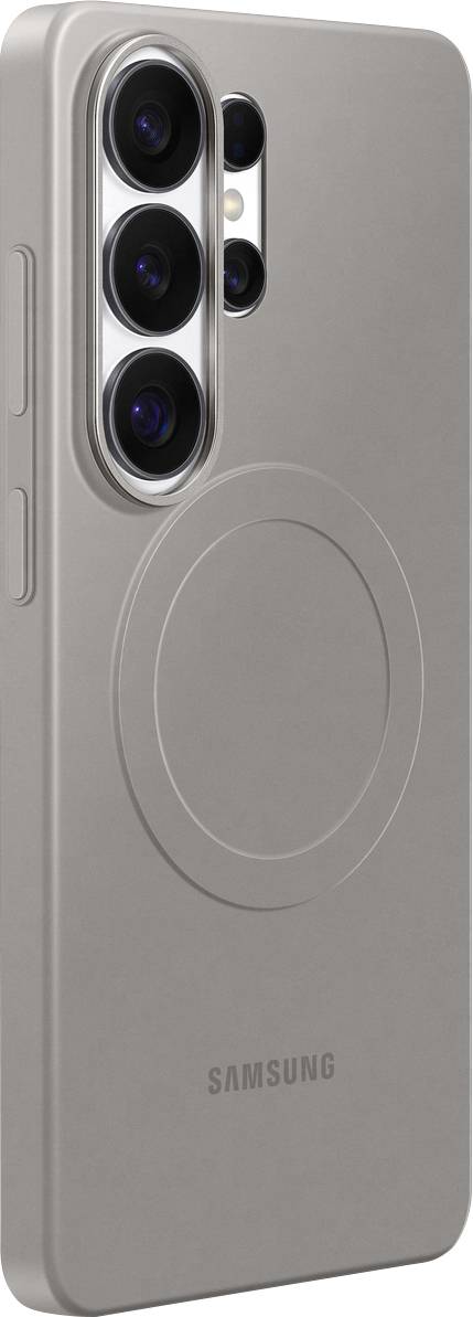 Ein beiges Samsung-Smartphone in einer Schutzhülle mit drei rückseitigen Kameras, aufrecht stehend dargestellt, wobei das Kamera- und Gehäusedesign hervorgehoben wird.