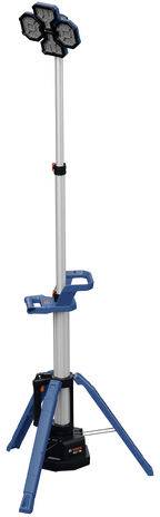 Ein großes, tragbares Stativ-Arbeitslicht mit vier einstellbaren LED-Köpfen auf einem Teleskopständer.