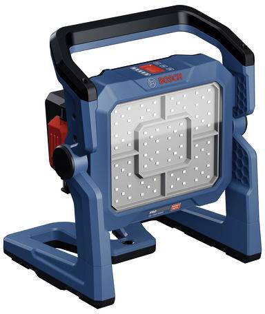 Ein Baustellen-LED-Strahler mit blauem Rahmen, schwarzem Griff und sichtbarem LED-Panel. Das Markenlogo ist „Bosch