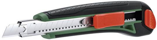Ein einziehbares Universalmesser mit schwarzgrünem Griff, das eine ausgefahrene Metallklinge und einen orangefarbenen Sicherheitsschieber aufweist.