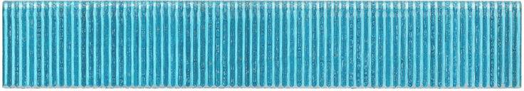 Ein türkisfarbener Kamm mit gleichmäßig verteilten, feinen Zähnen, entwickelt zum Frisieren von Haaren.