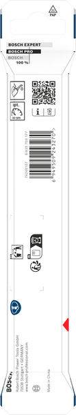 Eine lange weiße Bosch Expert Stichsägeblatt-Verpackung mit einem Barcode, Recycling-Symbol, Sicherheitswarnungen und einem QR-Code.