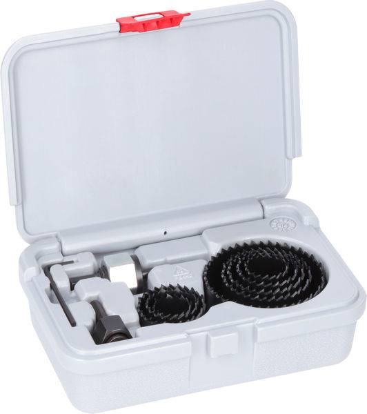 Ein offenes weißes Kunststoffgehäuse, das ein Metalllochs├Ągen-Set mit verschiedenen kreisförmigen Sägeaufs├Ątzen und einem Elektroschrauber darin enthält.