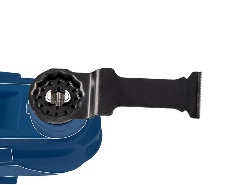 Nahaufnahme eines blau oszillierenden Multiwerkzeugs mit schwarzer Klingenaufsatz, das zum Schneiden und Schleifen in Bau- oder DIY-Projekten verwendet wird.