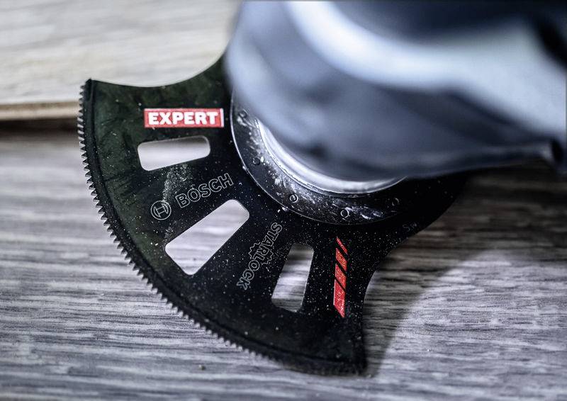 Eine Nahaufnahme einer Rotorklinge mit der Aufschrift „Expert