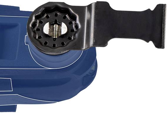 Nahaufnahme eines Elektroschleifers mit blauem Gehäuse und angebrachtem schwarzem Zubehörteil, das den Mechanismus und die Designdetails zeigt.