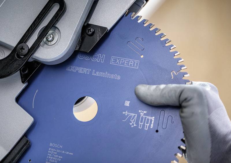 Ein Nahaufnahme einer Kreissägeblatt mit der Beschriftung 