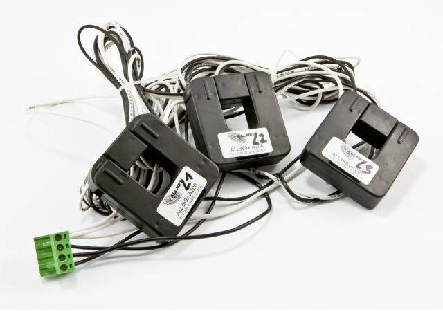 Drei schwarze elektronische Geräte mit den Beschriftungen „Z1